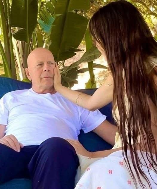 Read more about the article Bruce Willis’ Wife Responds\