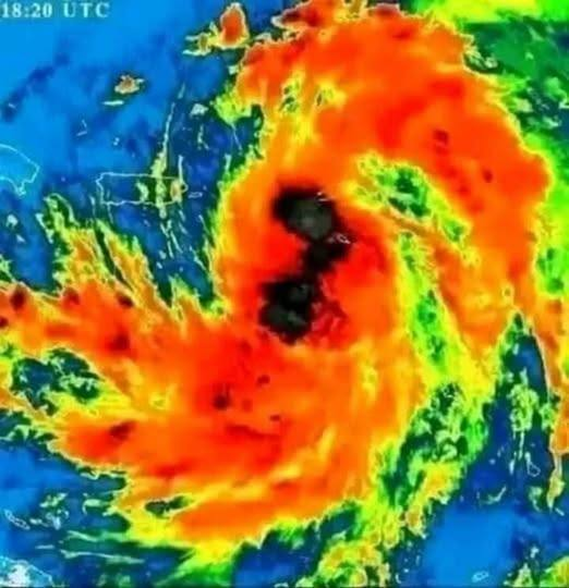 Read more about the article BREAKING NEWS Large HURRICANE CATEGORY forming… See more