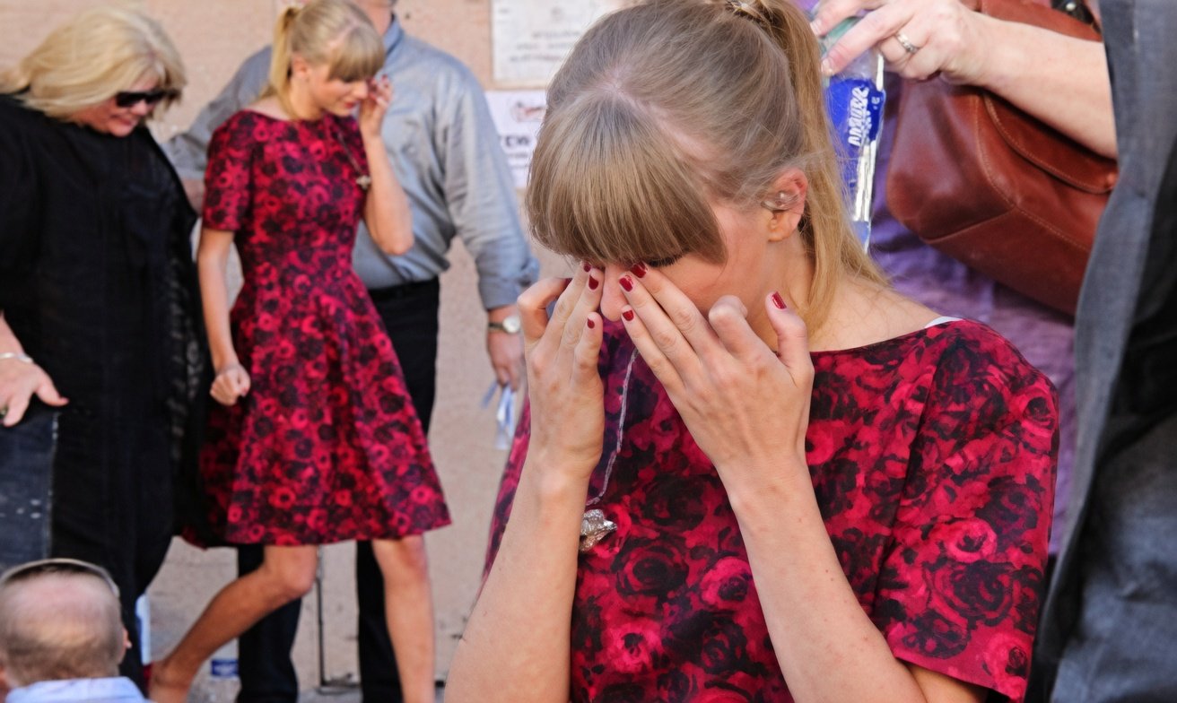 Read more about the article Taylor Swift admits that she tested positive for…See More